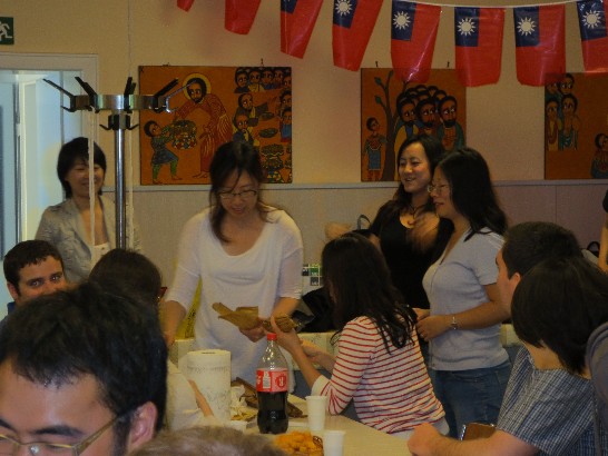 德國慕尼黑台灣同學會於102年6月15日舉辦"包粽子慶端午"活動!