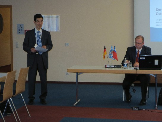 駐慕尼黑辦事處於102年6月21至22日舉辦第3屆「德國留台校友會」,開幕式由鄭處長兆元致歡迎詞!