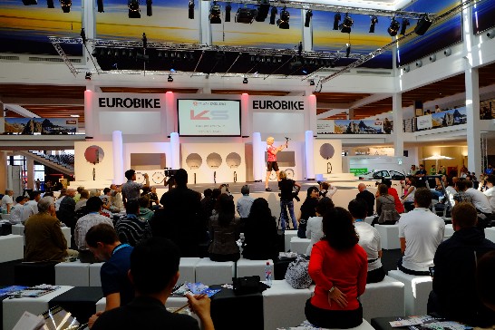 駐德國代表處陳大使華玉偕駐慕尼黑辦事處鄭處長兆元於102年8月29日出席"德國Eurobike展"台灣自行車精品發表會!