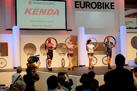 駐德國代表處陳大使華玉偕駐慕尼黑辦事處鄭處長兆元於102年8月29日出席"德國Eurobike展"台灣自行車精品發表會!