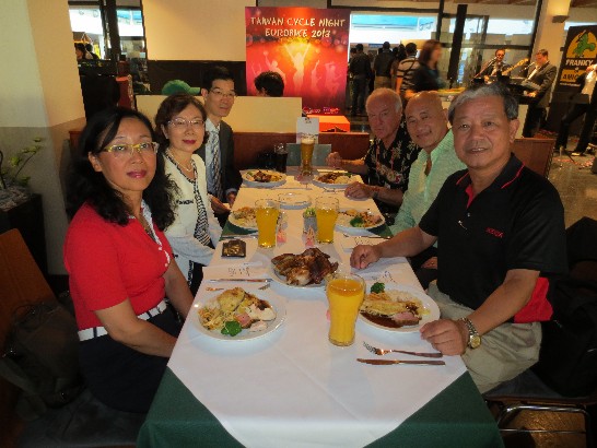 駐德國代表處陳大使華玉偕駐慕尼黑辦事處鄭處長兆元於102年8月29日出席德國Eurobike展"台灣之夜"活動!