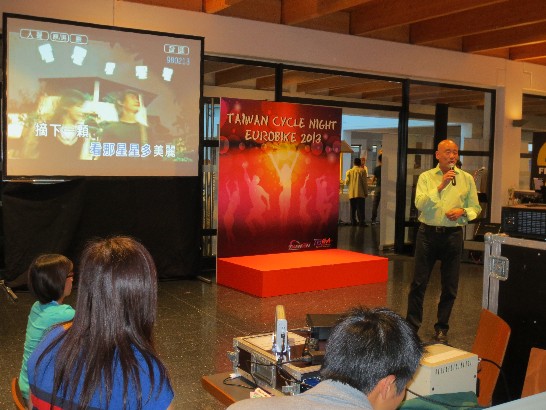 駐德國代表處陳大使華玉偕駐慕尼黑辦事處鄭處長兆元於102年8月29日出席德國Eurobike展"台灣之夜"活動!