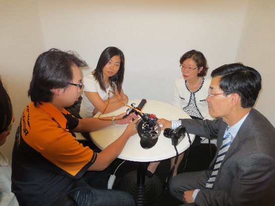 駐德國代表處陳大使華玉偕駐慕尼黑辦事處鄭處長兆元於102年8月29日出席"德國Eurobike展"台灣自行車精品記者會,並於會後探訪我參展廠商!