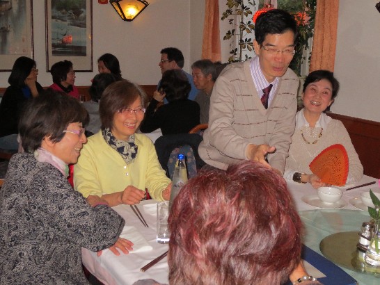 駐慕尼黑辦事處鄭處長兆元夫婦出席102年9月19日中華婦女聯合會南德支會所辦"中秋節聯歡會"!