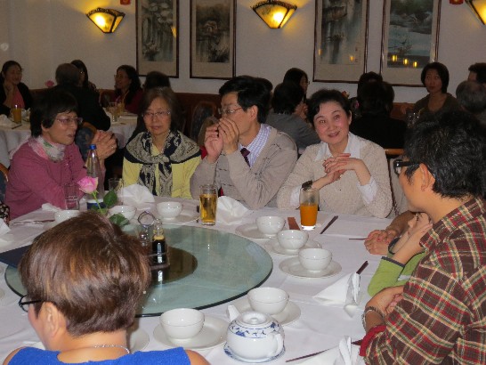 駐慕尼黑辦事處鄭處長兆元夫婦出席102年9月19日中華婦女聯合會南德支會所辦"中秋節聯歡會"!