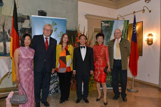 駐慕尼黑辦事處處於2014年10月9日晚6時30分在慕尼黑「藝術之家」（Künstlerhaus）舉辦慶祝中華民國103年國慶酒會，並邀請到台灣貝爾蘭德樂團前來演出台灣原住民音樂，增添會場歡愉氣氛。出席貴賓計有德國政、學、法及商界人士，駐慕尼黑領事團成員及義大利總領事及以色列總領事等要員，加上我旅德僑胞共計約300人參加，場面熱烈，氣氛歡欣，歷時3小時。