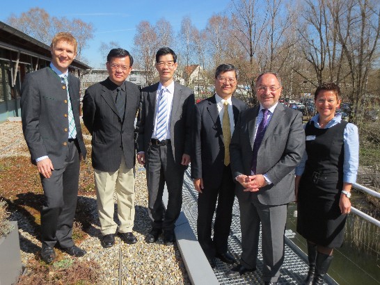 駐慕尼黑辦事處鄭處長兆元於103年3月27日陪同新北市許副市長志堅等乙行訪團拜會史坦堡縣縣長Karl Roth!