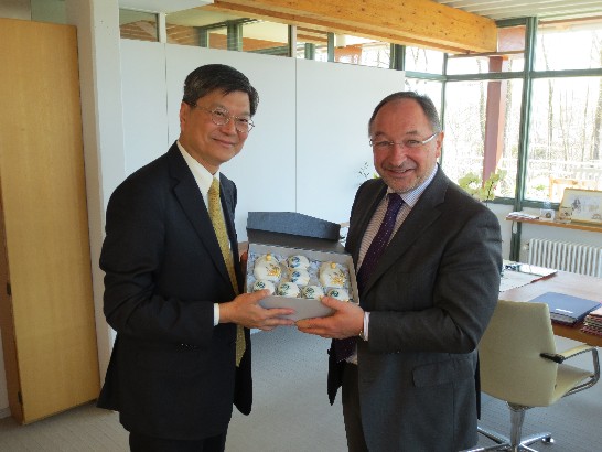 駐慕尼黑辦事處鄭處長兆元於103年3月27日陪同新北市許副市長志堅等乙行訪團拜會史坦堡縣縣長Karl Roth!