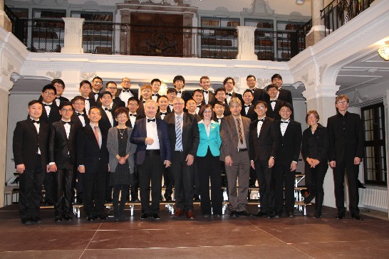 台北市拉縴人男聲合唱團一行35人於1月31日晚19時在巴登伍騰堡邦Ochsenhausen市青年音樂學院演出，該團全場演唱德文之教會詩歌，受到該市市長Andreas Denzel，該學院院長Dr. Klaus Weigele以及該市200餘喜好音樂人士熱烈歡迎並為之驚豔！駐慕尼黑辦事處張總領事維達夫婦也應邀前往，共襄盛舉。