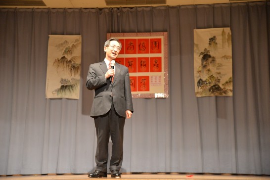 慕尼黑中文學校於2015年2月1日假Willi-Graf中學舉辦乙末年新春聯歡會活動，會中有全校師生及德南僑團精心設計的音樂、舞蹈、戲劇及扯鈴等節目表演，歡樂幸運摸彩會，及美味的中式午餐，約有400名師生、家長、僑胞及德國友人前來參與，一同感受歡欣熱烈的春節氣氛，本處張總領事維達夫婦及同仁亦出席參加。