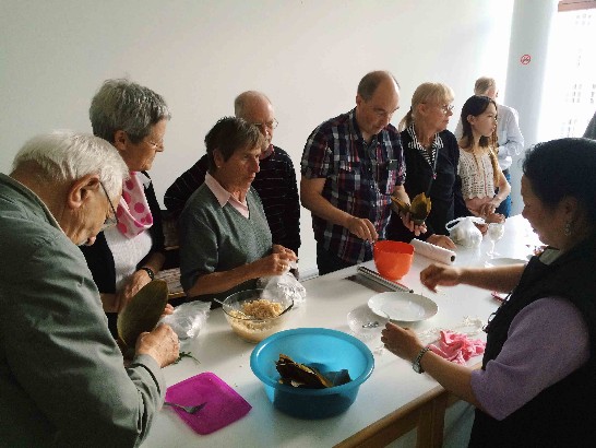 Experience of making Zongzih.