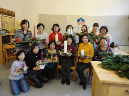 中華婦女會丹麥分會舉辦聖誕蠟燭裝飾活動