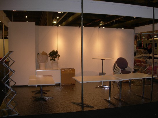 等待佈置的攤位