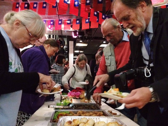 播映會後茶會提供豐盛的台灣美食