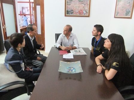 A市市長Santos JORNA ESCOBERO邀請侯代表清山夫婦聚敘。