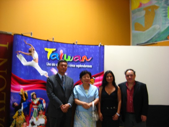 La Embajada de Taiwan y el alpinista guatemalteco distinguido, juntos inauguraron la Exposición  Fotográfica de las Bellezas del Monte de Jade y Taipei.