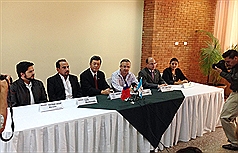 Embajador Adolfo Sun y los invitados 