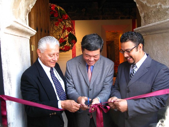 El Museo ha sido inaugurado por el Dr. Mario F. Ceballo Espigares, profesor de Arquitectura en la USAC, Adolfo Sun, Embajador de Taiwan y Sergio Cruz Cortéz, conservador de la ciudad de Antigua Guatemala.(de Izq. a Dcha.)