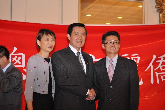 El presidente Ma y su señora en compañía del señor Erick Liu, Presidente de la Cámara de Comercio de Taiwán en Guatemala.