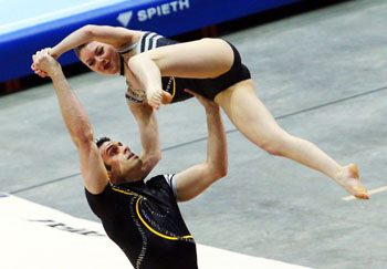 Gimnastas estadounidenses ganaron el Oro en la competencia de parejas mixtas en los Juegos Mundiales.