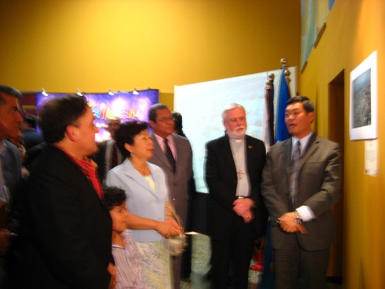 La Embajada de Taiwan y el alpinista guatemalteco distinguido, juntos inauguraron la Exposición  Fotográfica de las Bellezas del Monte de Jade y Taipei, en la tarde de dia 08 de abril de 2010.