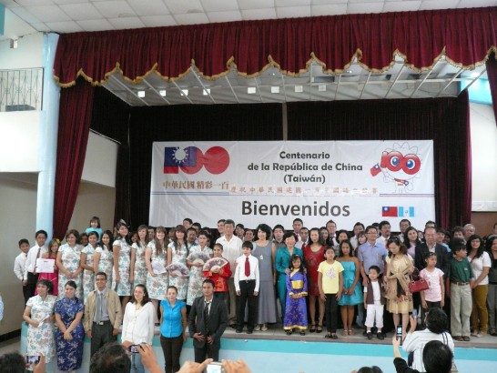 (所有參賽者及評審大合照)