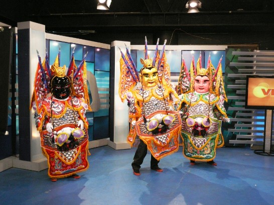     瓜國媒體「展望電視台」(GUATEVISION) 21日邀請駐館孫大使大成於該台每週一至五上午6時至10時之現場直播之「早晨萬歲」(Viva la Mañana) 節目專訪，宣傳駐館與旅瓜僑團及相關之瓜國公私機構即將合辦之「慶祝中華民國建國100年大遊行」活動。