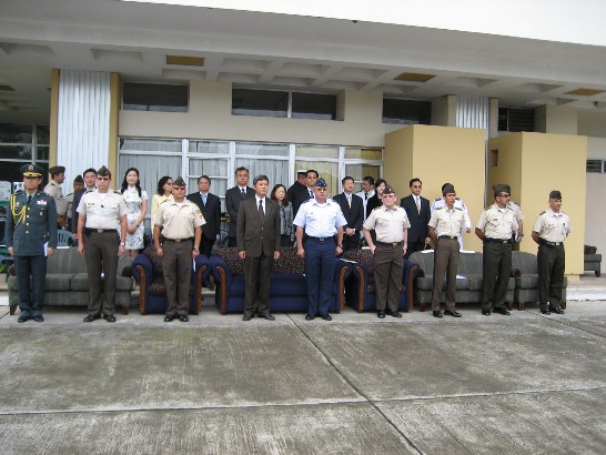 駐瓜大使孫大成與瓜國國防部部長路易斯中將（Gral.Ruiz）於2011年7月29日上午在國防部軍事醫療中心共同主持軍醫裝備捐贈典禮，參謀總長佛羅雷斯中將（Gral.Flores）、海、空軍司令、國防部各聯參次局長、各部隊一級主官及軍醫院所有官兵及醫護人員約5百多人共同與會。