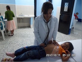 上述義診醫師看診一角