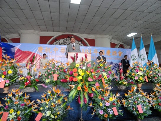 駐瓜地馬拉大使孫大成於慶祝中華民國101年國慶國慶酒會中致詞，說明台瓜兩國密切合作關係 