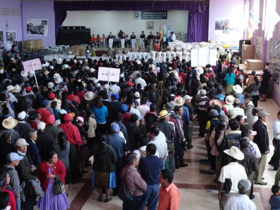 計1500個受害戶接受慈濟賑災物資