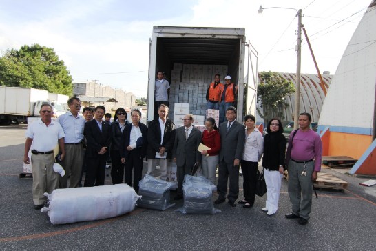 11月15日下午瓜國國家災害防治協調中心執行長Alejandro Maldonado、孫大使與旅瓜各僑團會長及代表合影