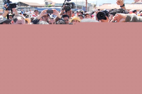 孫大使率員賑災時曾會晤現場勘災之瓜國副總統芭爾德蒂(Roxana Baldetti)