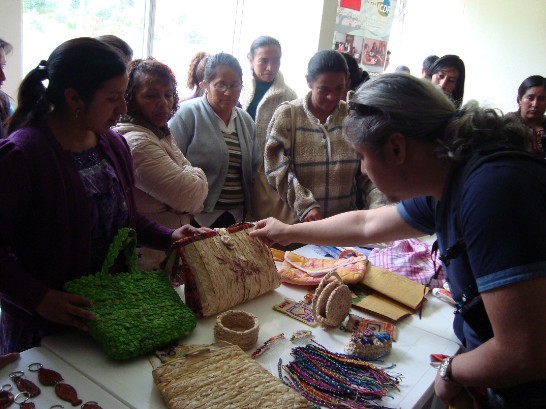 「土干創意公司」創意總監呂盈達先生說明產品創新設計