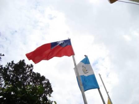我國國旗飄揚在瓜地馬拉省府廣場