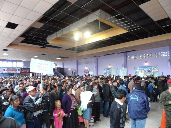 2,200戶地震受災戶接受慈濟賑災物資