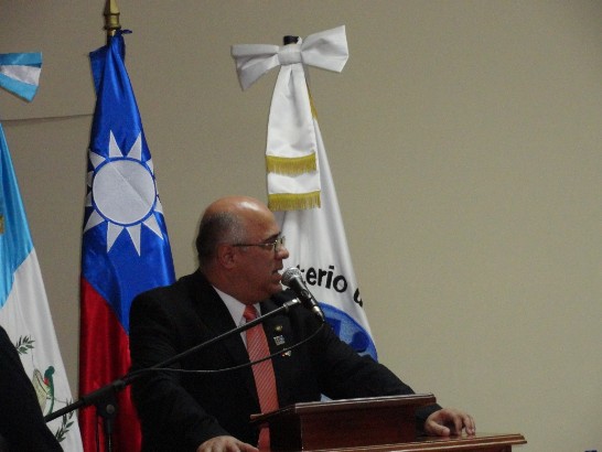 瓜國衛生部長Jorge Villavicencio致詞