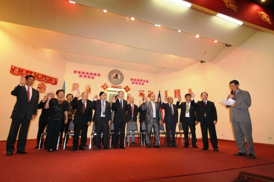 孫大使主持第77屆理監事會宣誓就職典禮。