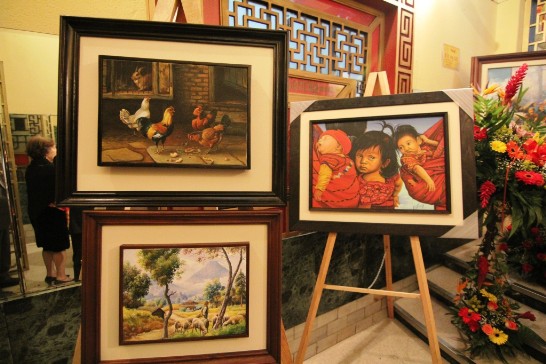 僑胞提供義賣之畫作。