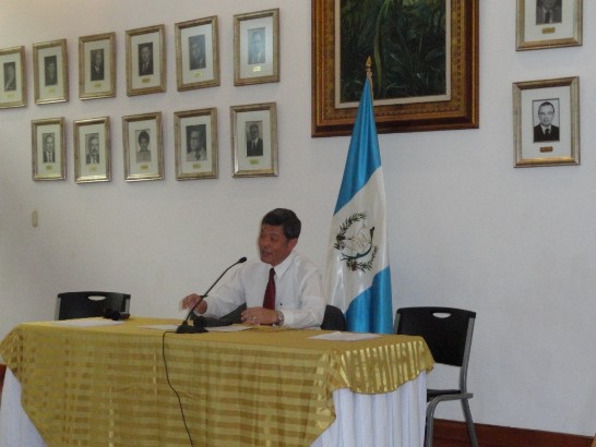 孫大使在瓜國外交部演講台、瓜合作概況