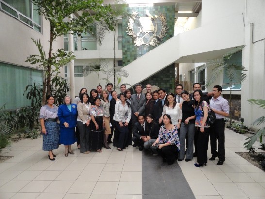 孫大使同與會者合影留念