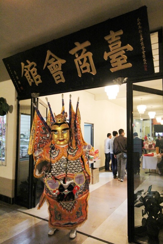 旅瓜台灣商會電音三太子迎賓。