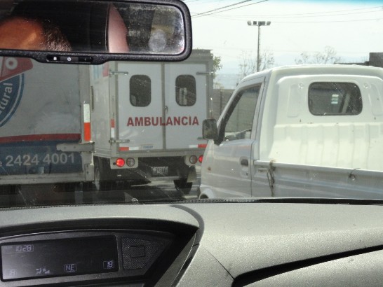 我捐贈瓜國救護車（漆有AMBULANCIA字樣）使用情形良好