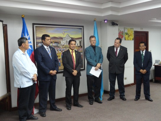 瓜國天然資源部次長盧安諾與孫大使等代表致詞  