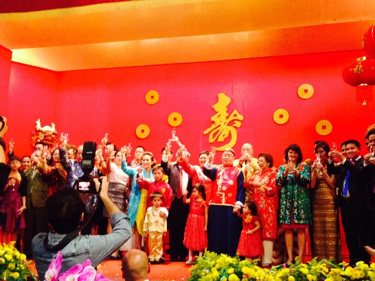 何僑務諮詢委員四代同堂家族合影