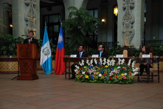 本館孫大使大成致詞期勉瓜國受獎學生珍惜在華求學時光。