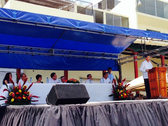 駐館孫大使大成（致詞者）、C 市市長阿基諾（右3）及C省省長貝雷斯（左4）等共同主持上述慶祝活動