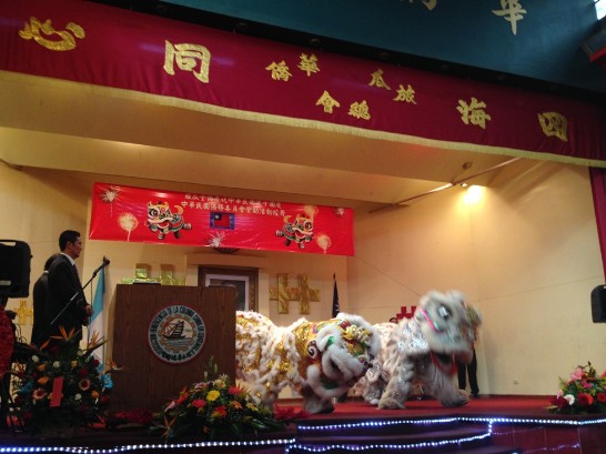 華僑總會舉辦104年全僑慶祝國慶茶會與會僑胞及舞獅表演