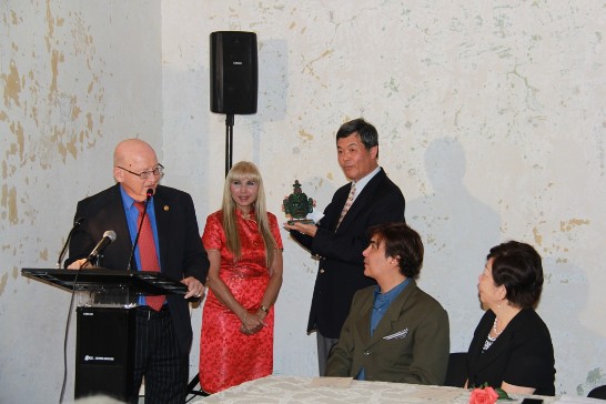 孫大使獲瓜國熱帶森林基金會致贈表揚牌