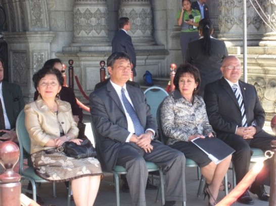 左起:中華民國孫大使夫人素敏、孫大使大成、瓜地馬拉第一夫人Sandra Torres de Colom、瓜國衛生健康部長Ludwig Ovalle。